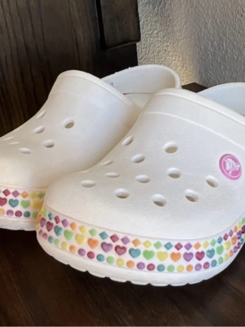 CROCS Kids White Clog with Multicolor Heart Border J2